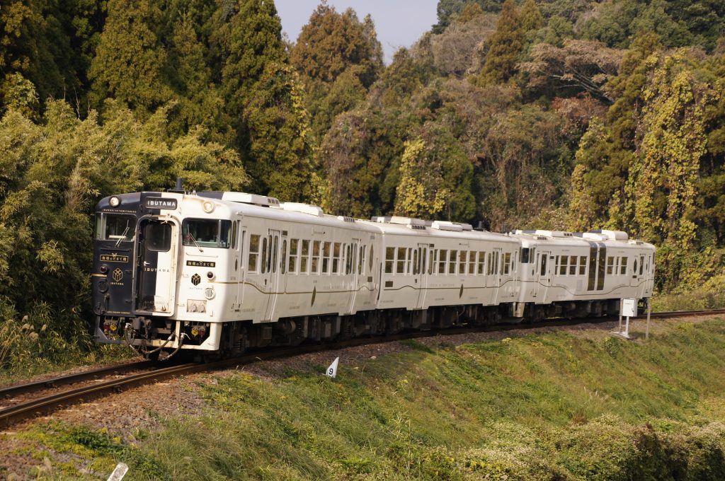 鹿児島中央駅から約1時間。指宿の砂むし温泉・絶景・グルメを日帰りで満喫する旅